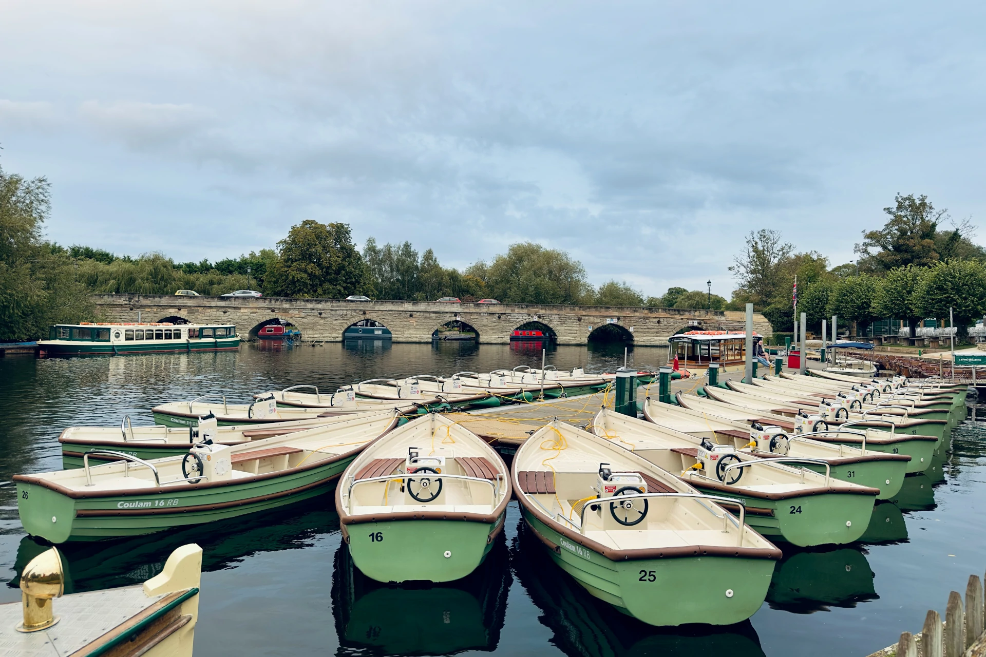 An image of Stratford Upon Avon canal.